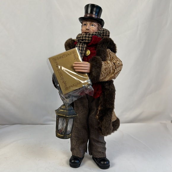 2 Dickens Carolers Adult Figures Valerie Parr Hill Christmas - Picture 10 of 16